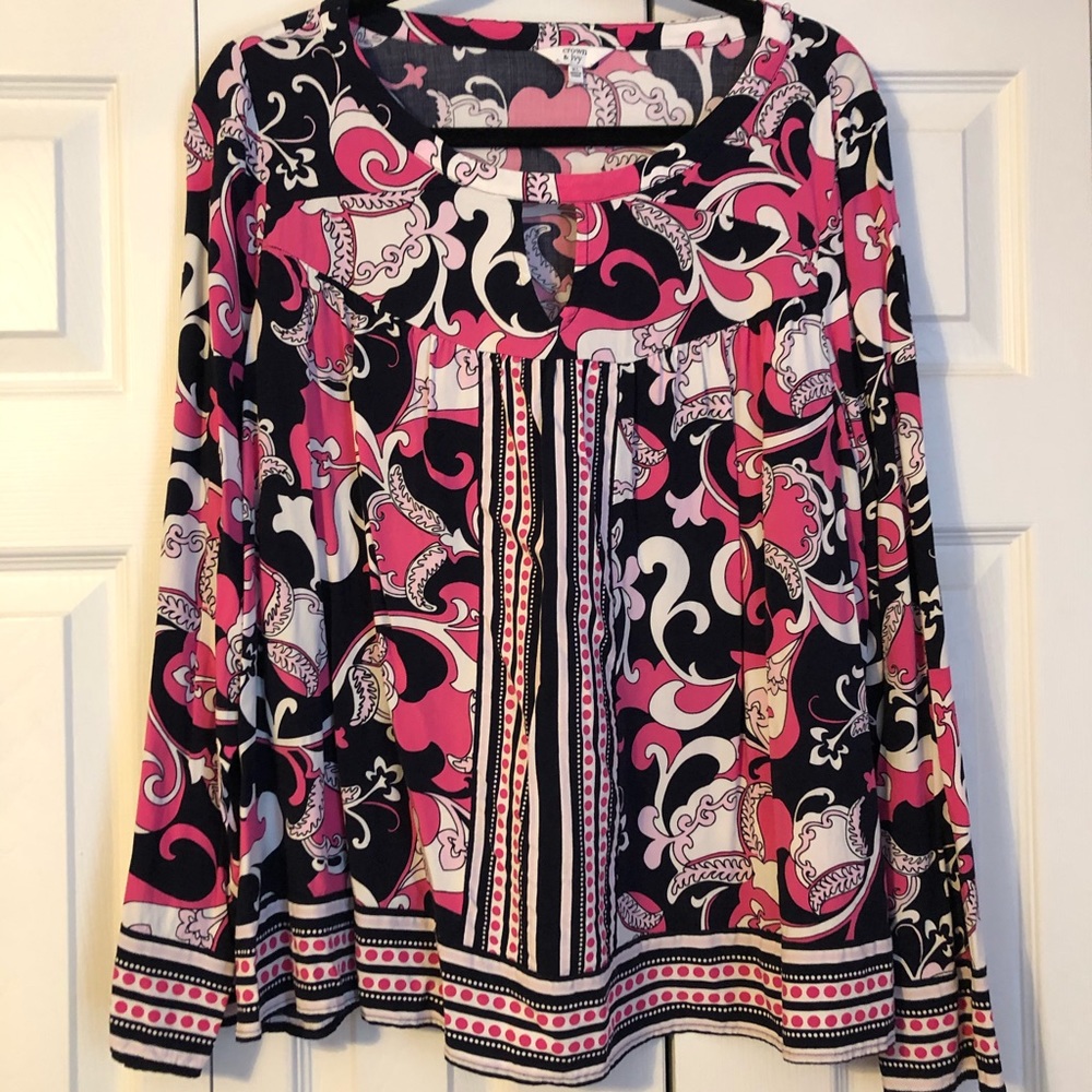 Crown & Ivy ladies top